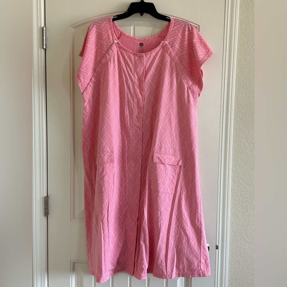 Kindred Bravely hospital/delivery gown, size XL